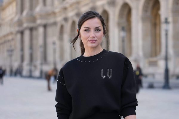 آنا د آرماس به بنیسیو دل تورو و کامرون دیاز در فیلم Reenactment پیوست