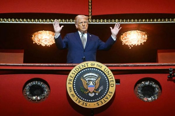 🎄 تغییر نام «مرکز کندی» به «مرکز ترامپ»؛ خشم خانواده کندی